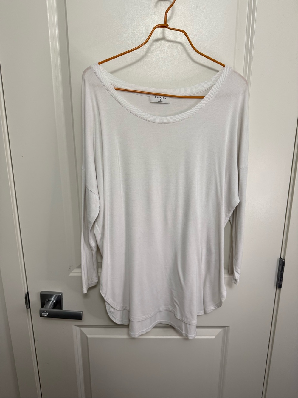Babaton Aritzia White Cropped Sleeve Scoop Neck Top in size S